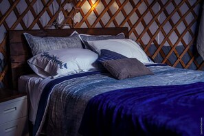 WiFi, bed sheets