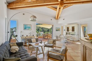Unclassified image, 2 of 38, button - La Touline: Family Villa in the Heart of Cap Bénat (Bormes-les-Mimosas)
