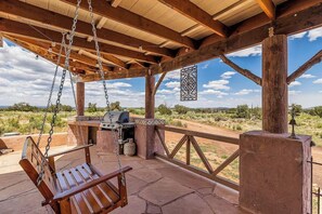 Terrace/patio - King Bed Grand Canyon Oasis (Williams)