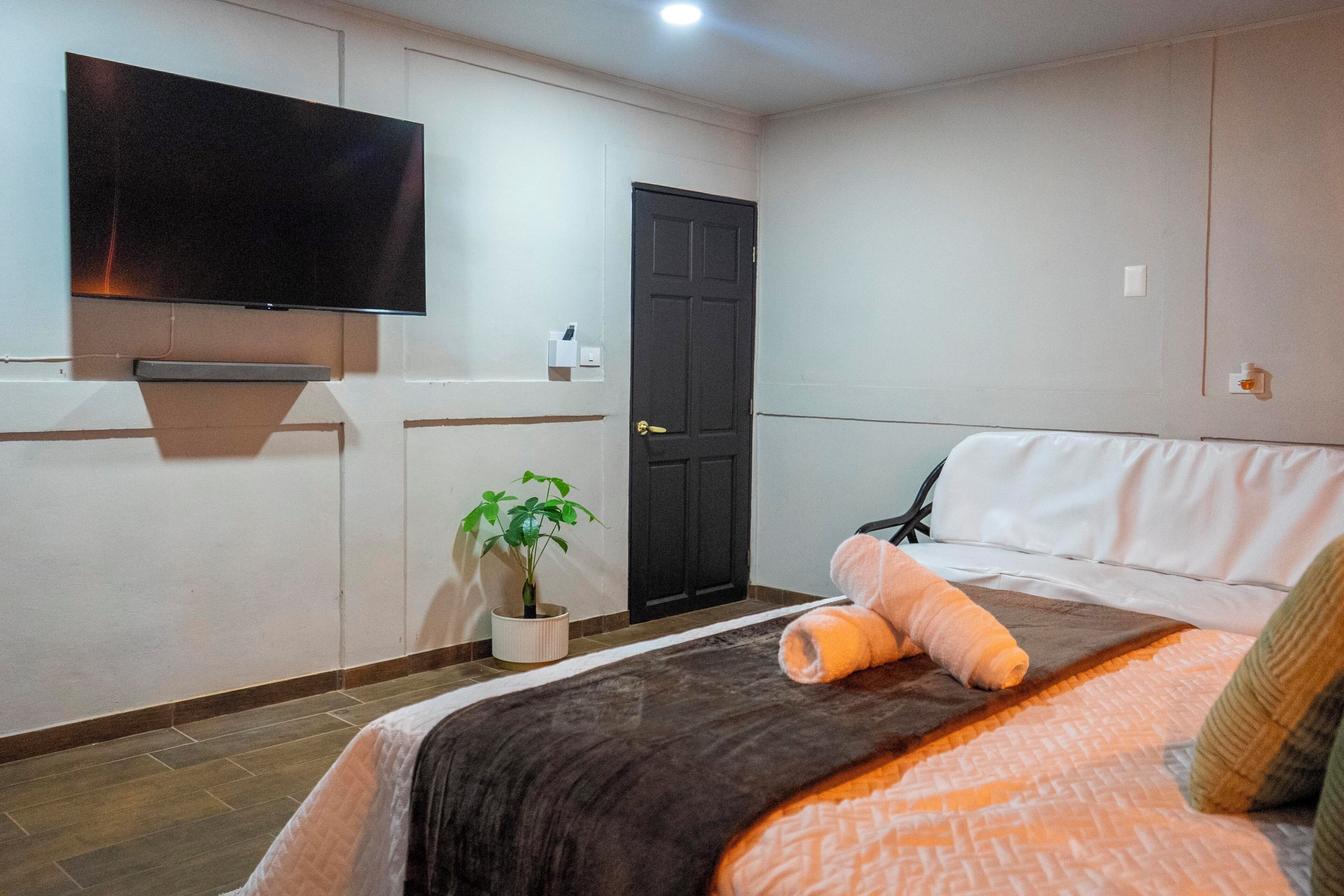 4 slaapkamers, een strijkplank/strijkijzer, wifi, beddengoed