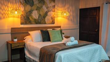 4 bedrooms, iron/ironing board, WiFi, bed sheets