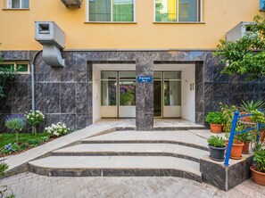 Exterior detail - Modern Apartments in Durres 100M from the Beach (Durres)