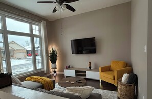 Smart-TV, Videospiele, Bücher, Stereoanlage