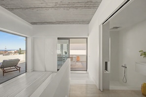 A modern interior with a balcony, a shower, and a view of the city. - Vacation Villa 'Esperanza' with Sea View, Wi-Fi and Air Conditioning (Costa Adeje)