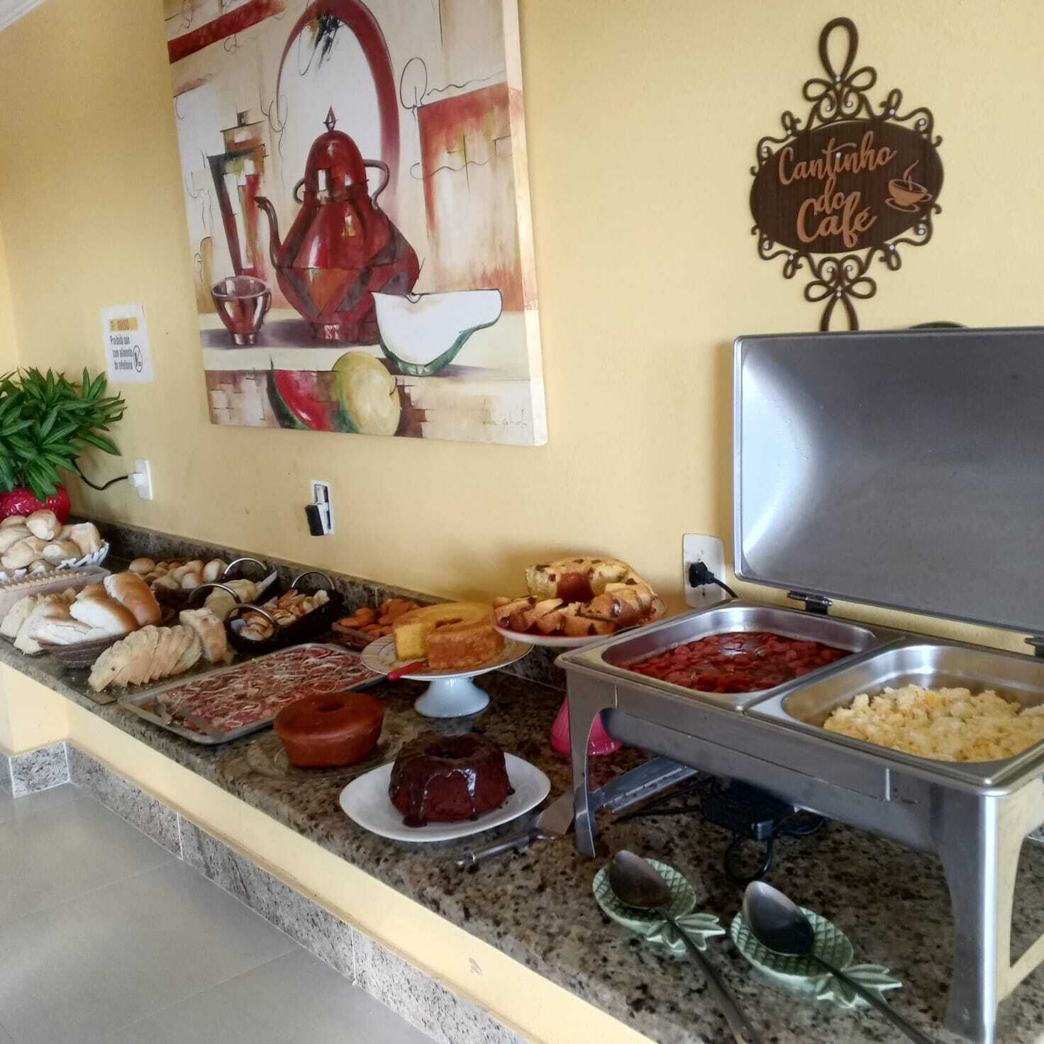 Sudah termasuk sarapan ambil sendiri setiap hari