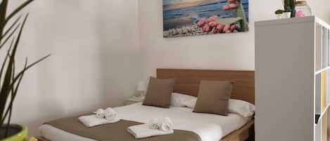 1 bedroom, WiFi, bed sheets