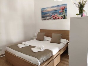 1 bedroom, WiFi, bed sheets - Live Palermo: apartment for two near to Ballarò and Policlinico (Palermo)