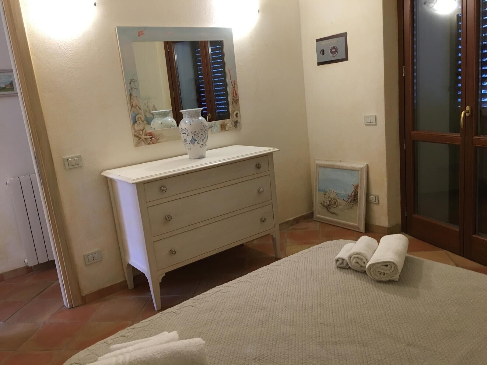 Iron/ironing board, WiFi, bed sheets