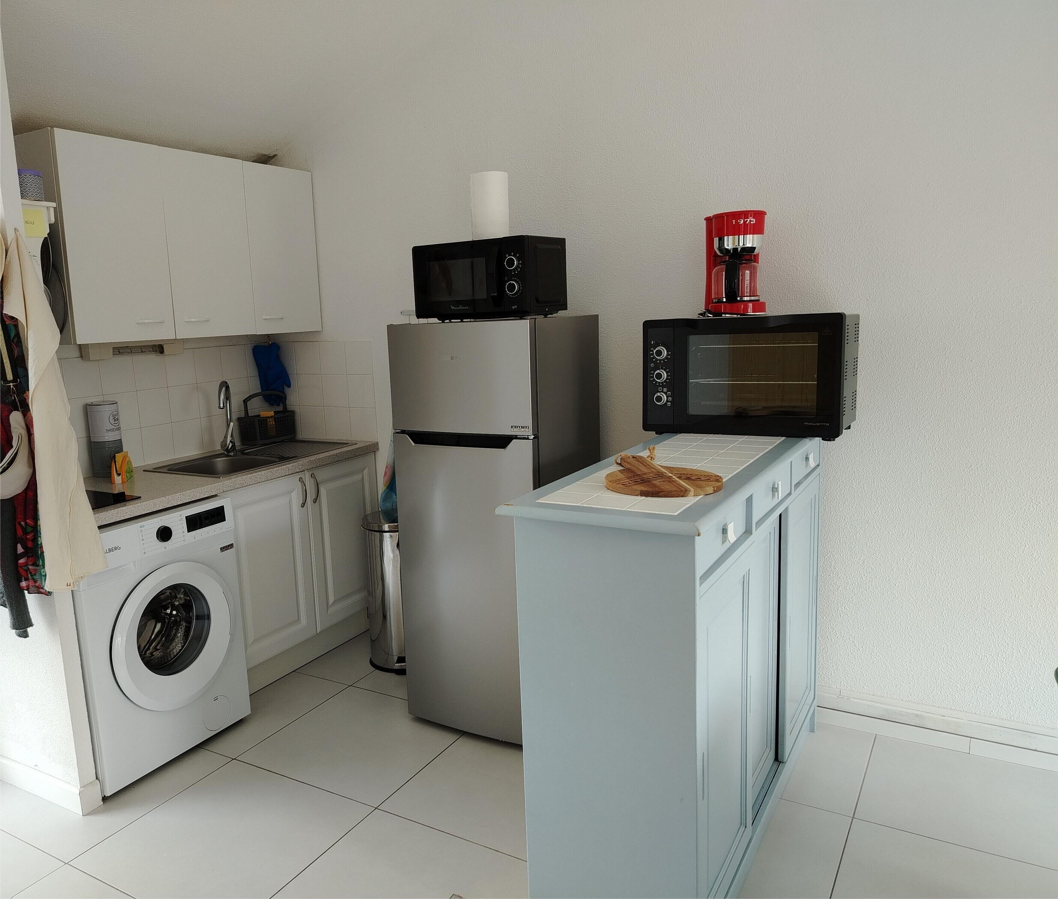 Frigorifero, microonde, forno, piano cottura