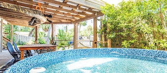 HonkeyTonk Hideaway|Ozello|Sleeps10|Waterfront|PoolTable|Bar