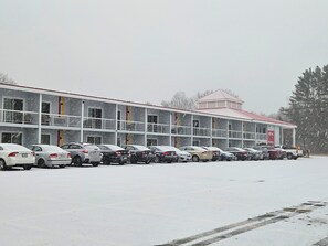 Exterior - Saffron Inn (Auburn)