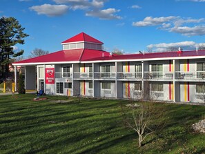 Exterior - Saffron Inn (Auburn)