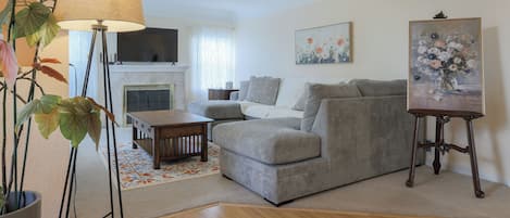 Smart TV, fireplace