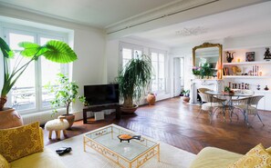 Interior - Luxury Flat with Montmartre View - Central Paris (Paris)