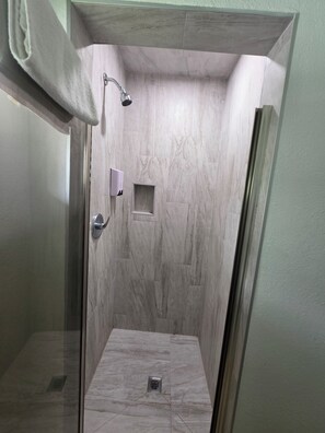 Standard Single Room, Non Smoking | Bathroom