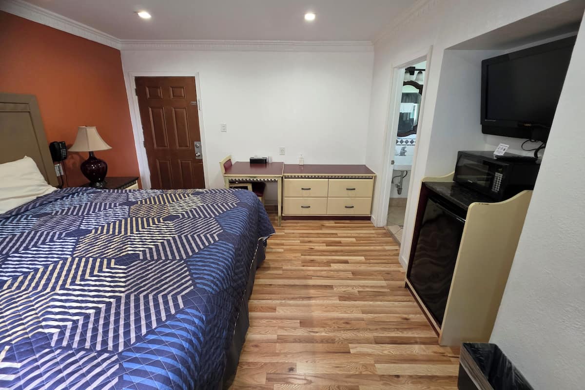 Standard Single Room, Non Smoking | Desk, laptop workspace, free WiFi