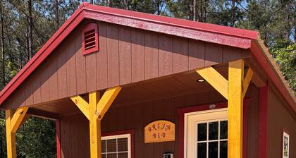BRAND NEW !! Cozy 1-bedroom cabin near PICKWICK LAKE with room for boat parking