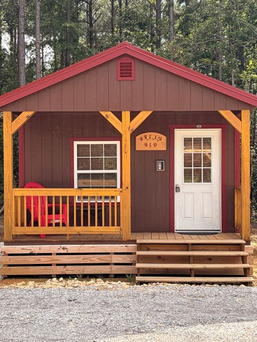BRAND NEW !! Cozy 1-bedroom cabin near PICKWICK LAKE with room for boat parking