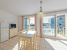 Apartment | Dining