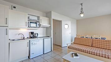 Apartment | Private kitchen | Cleaning supplies