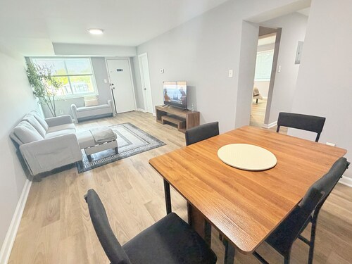 Enjoyable 1-bedroom apartment with independent entrance in Arlington