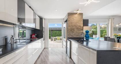Modern villa Antibes heated pool