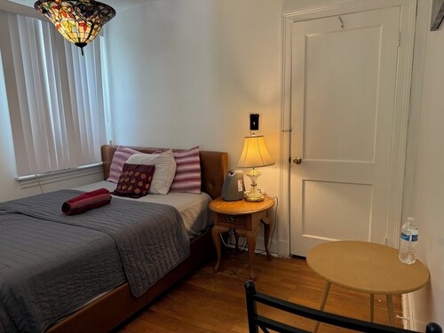 Cozy 1-bedroom in beautiful Highland Springs House with Shared Bathroom