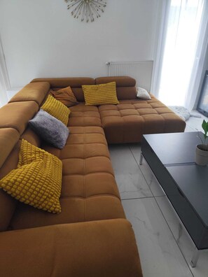 Living area - Quiet house in a family subdivision, close to village, sea and walks... (Roquebrune-sur-Argens)