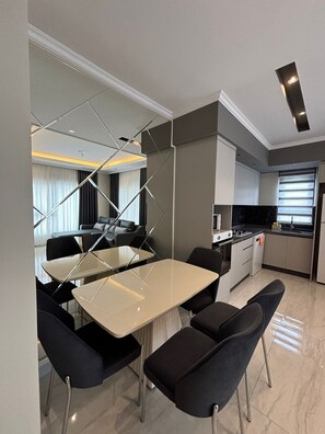 Dining - Luxury apartment in Alanya with 270° panoramic views & only 5 min to the beach (Kargicak)