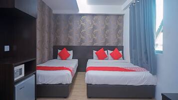 Deluxe Triple Room, 1 Queen Bed 1 Single Bed | Free WiFi, bed sheets