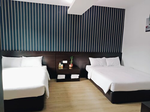 7 Hotel