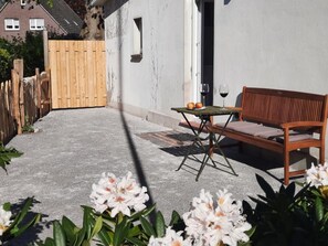 Outdoor dining - Vacation apartment Anno 1905 Jever (Jever)