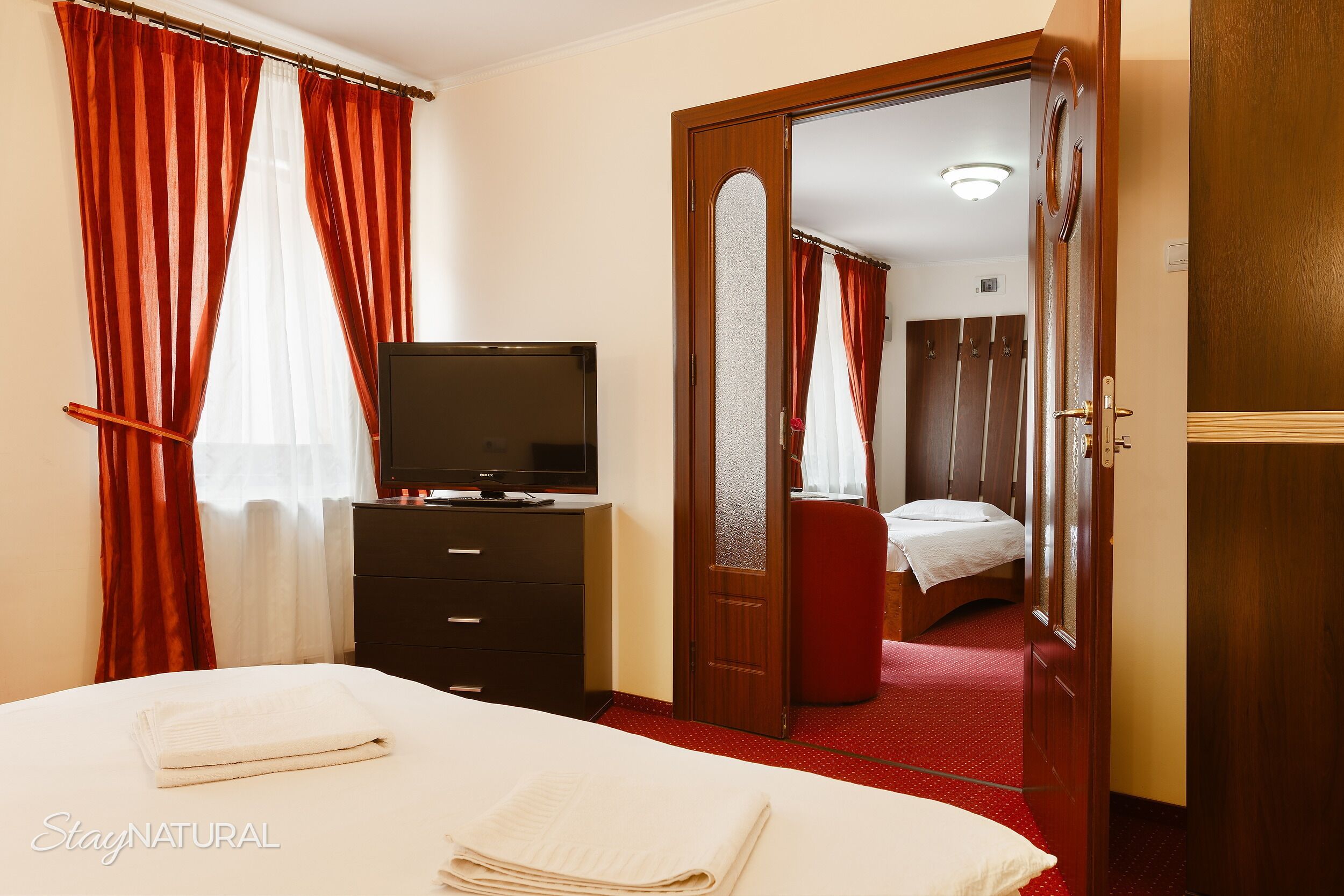 Studio Suite Comfort, Bebas Asap Rokok | Meja kerja, Wi-Fi gratis, dan seprai linen
