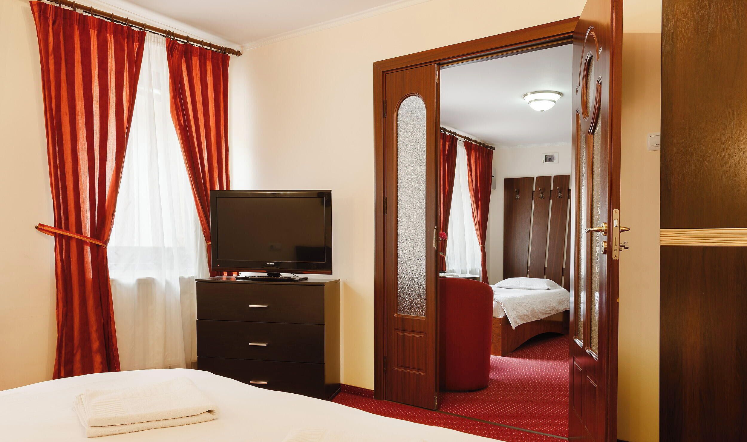 Comfort Studio Suite, Non Smoking | Desk, free WiFi, bed sheets