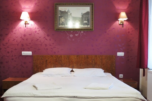 Standard Double Room, Non Smoking, Private Bathroom | Desk, free WiFi, bed sheets - StayNATURAL Brasov Center (Brașov)