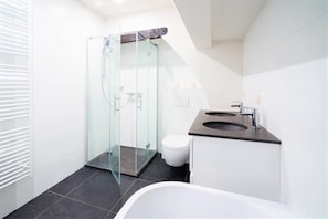 Apartment | Bathroom - Spacious Flat in Antwerp City Centre (Antwerp)
