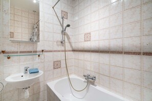 Apartment | Bathroom - Urban Family Base in Antwerp (Antwerp)