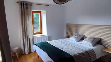 2 Schlafzimmer, BĂŒgeleisen/BĂŒgelbrett, WLAN, BettwĂ€sche
