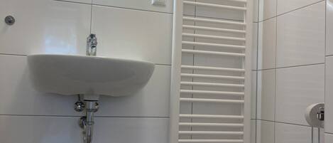 Bruser, håndklæder, Sæbe, Toiletpapir