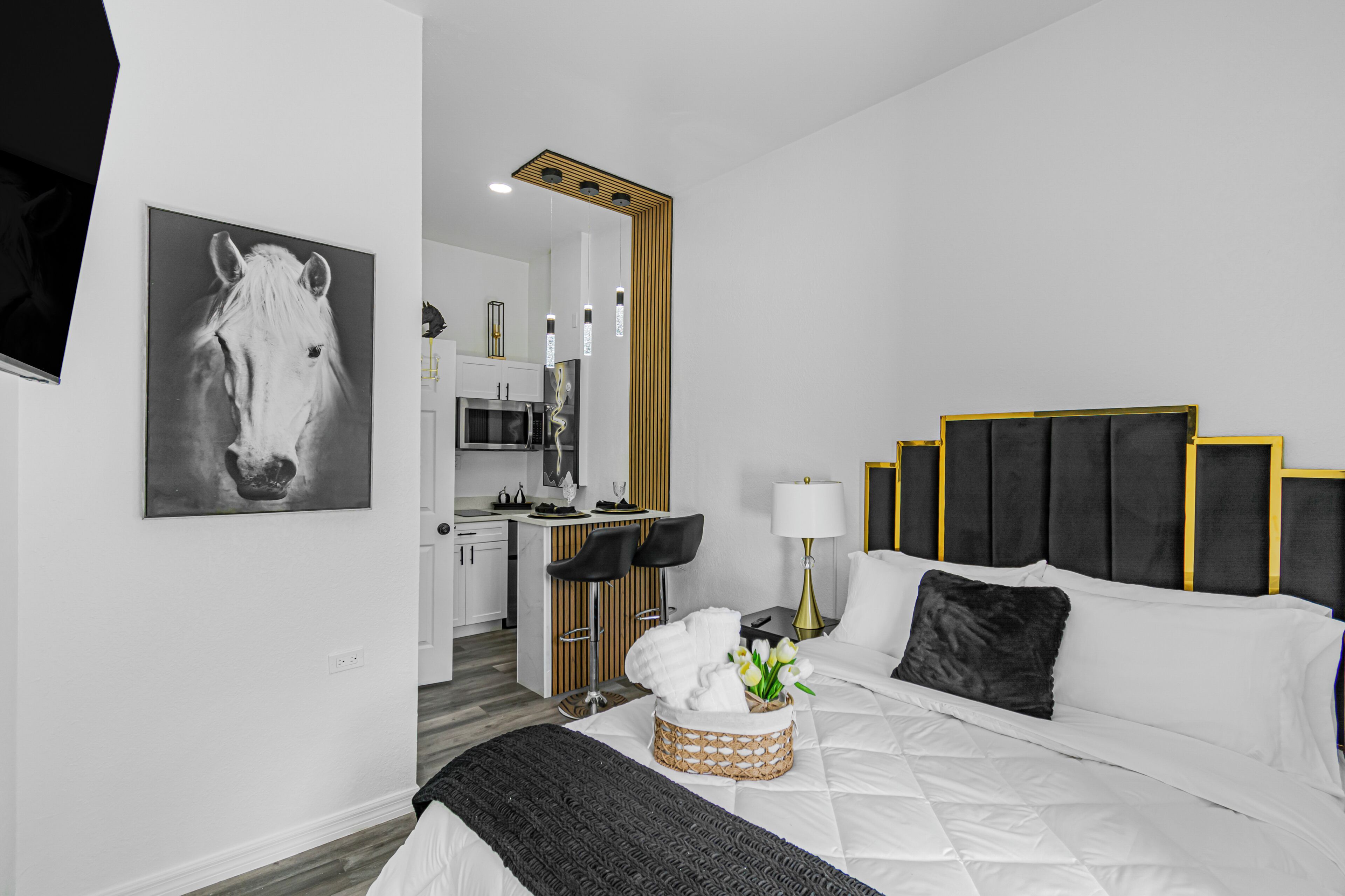 Iron/ironing board, WiFi, bed sheets