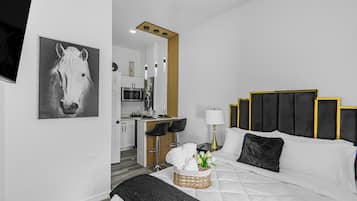 Iron/ironing board, WiFi, bed sheets