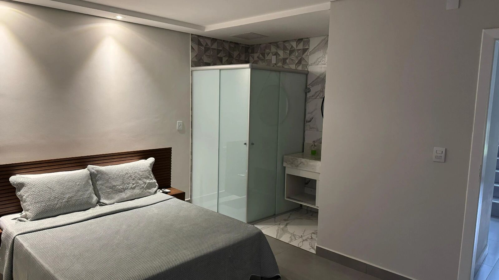 Standard-Studiosuite, Talblick | Kostenloses WLAN