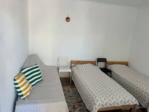 Iron/ironing board, internet, bed sheets