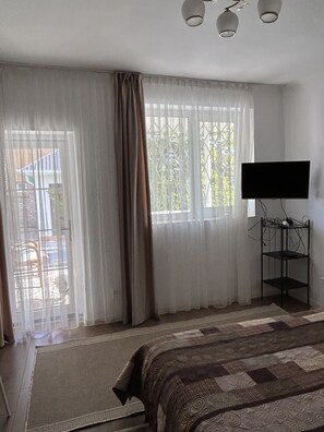 Iron/ironing board, internet, bed sheets