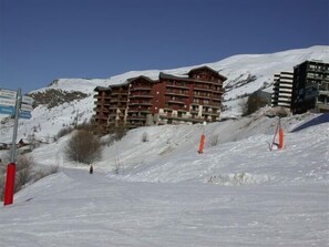 Snow and ski sports - 4th floor, view valley, balcony, tv, ski locker, 24m², Les Menuires (Les Menuires)