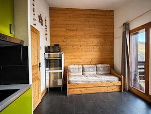 Room - 4th floor, view valley, balcony, tv, ski locker, 24m², Les Menuires (Les Menuires)