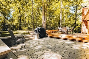 Outdoor dining - Sennett's Hole Hideaway - Eno River Retreat (Durham)
