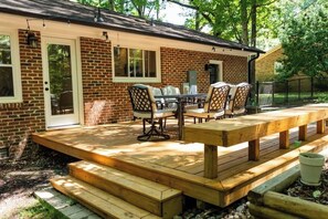 Outdoor dining - Sennett's Hole Hideaway - Eno River Retreat (Durham)