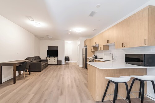 Modern Fully Furnished 3 Bedroom Apartment Unit 3