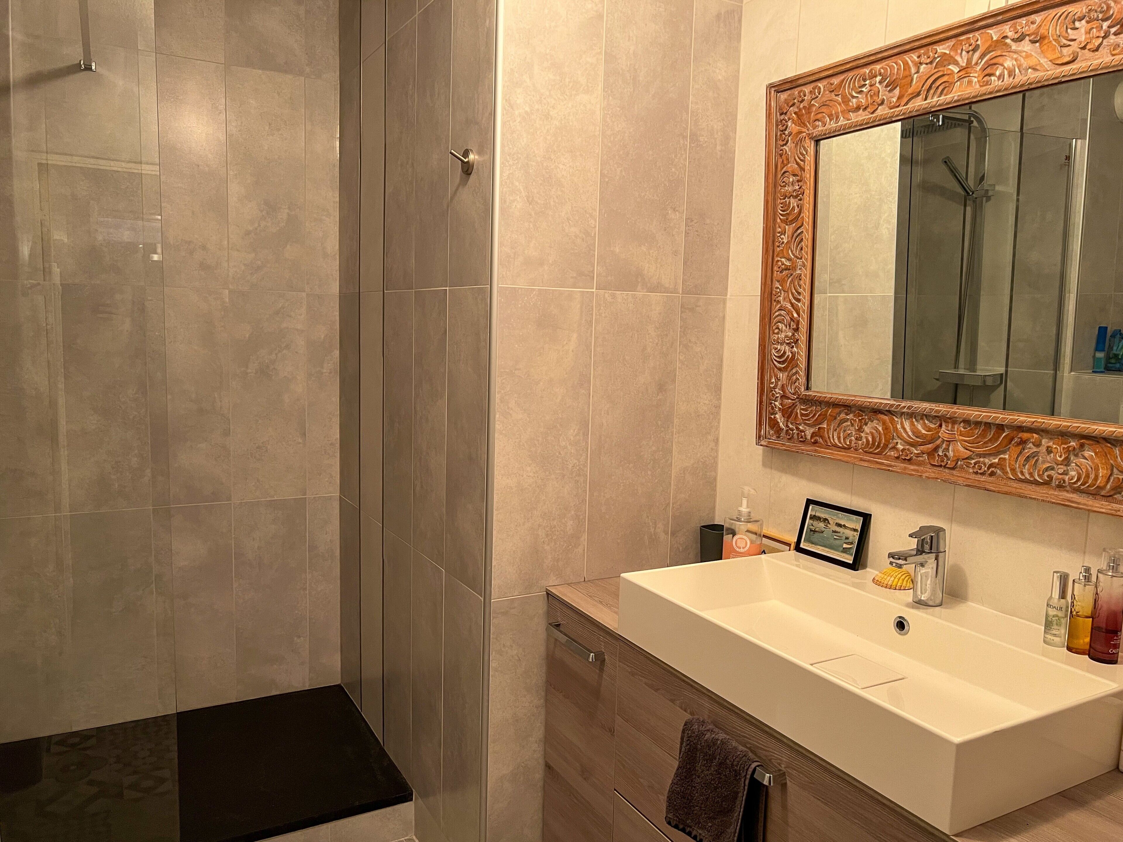 Een douche, een haardroger
